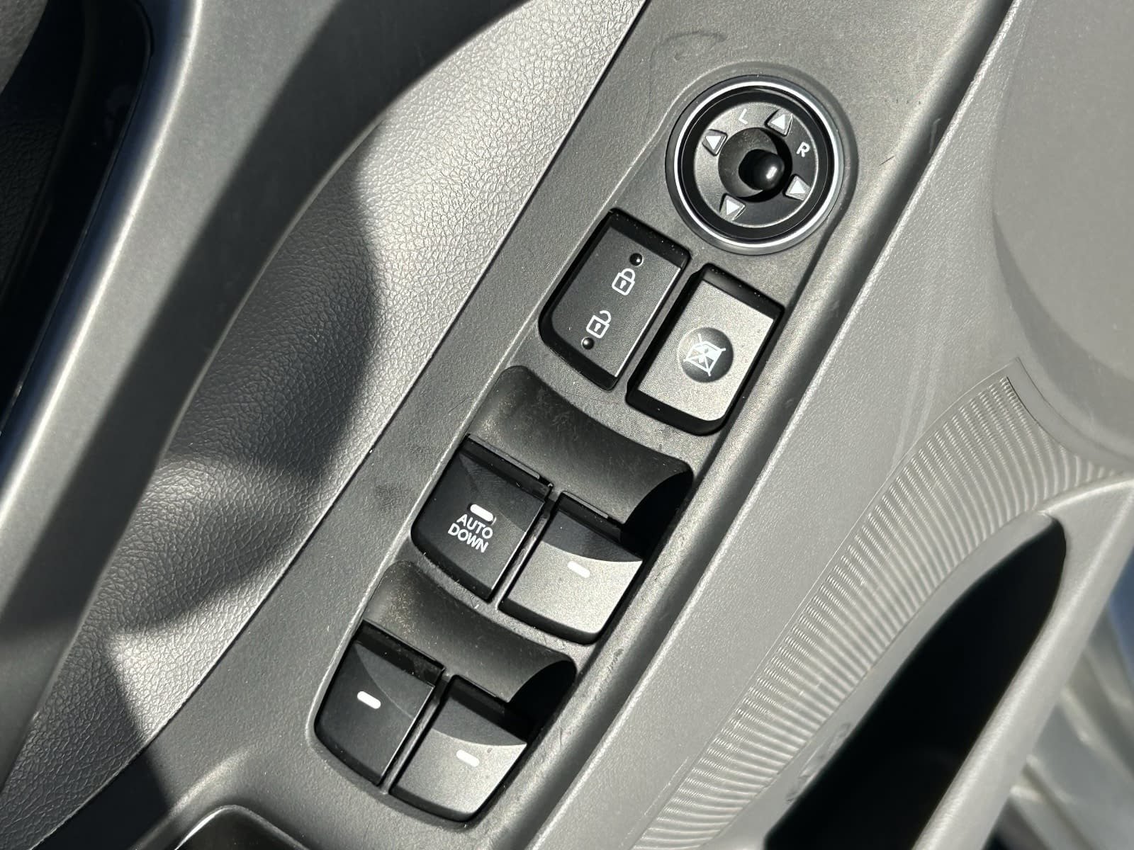 Used 2015 Hyundai Elantra SE FWD image 25