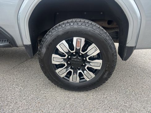 Used 2024 GMC Sierra 2500 Denali Ultimate AWD/4WD image 9