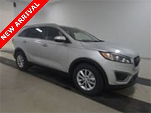 Used 2016 Kia Sorento LX w/ LX Convenience Package image 1