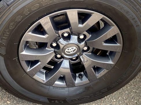Used 2023 Toyota Tacoma SR5 AWD/4WD image 29