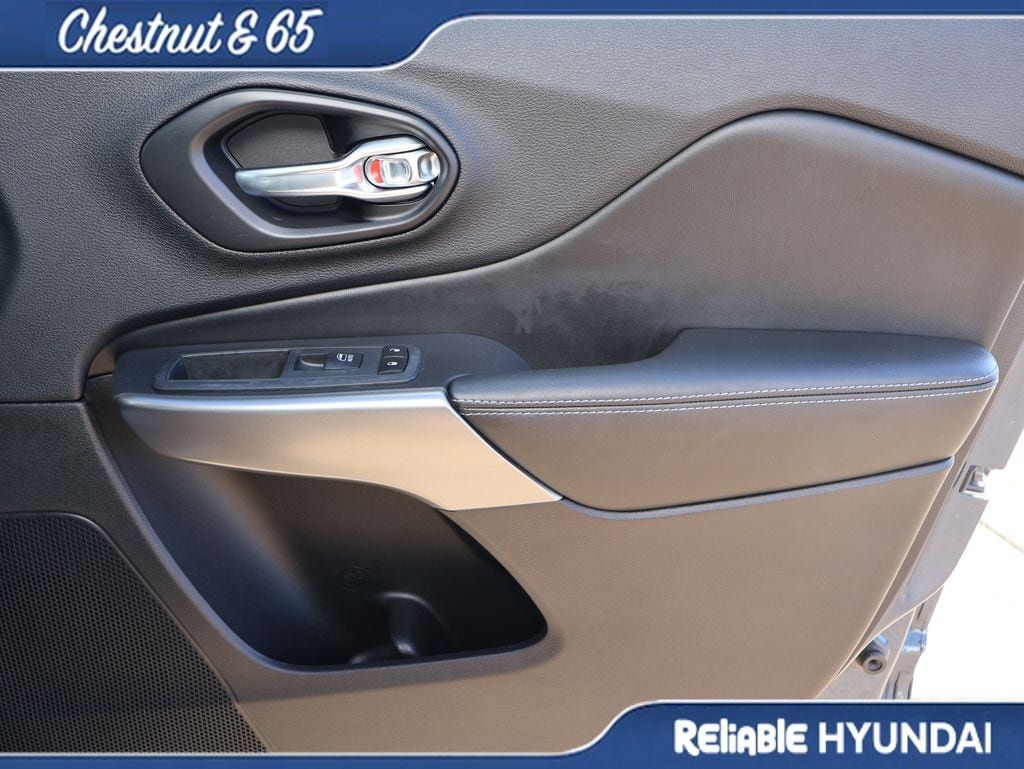 Used 2021 Jeep Cherokee Latitude Plus FWD image 8