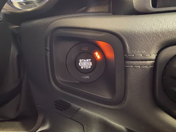 Used 2024 Jeep Wrangler Unlimited Sahara w/ Technology Group AWD/4WD image 18