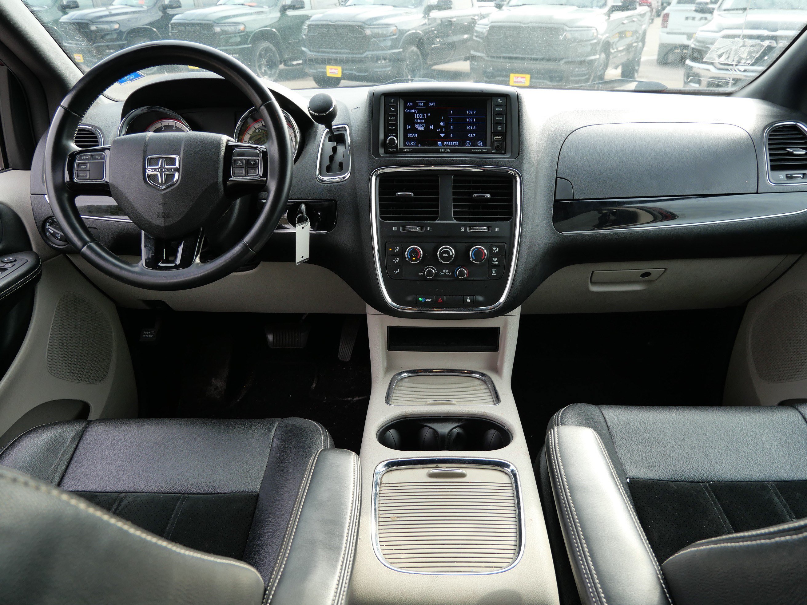 Used 2018 Dodge Grand Caravan SXT FWD image 10