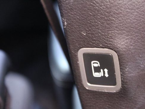 Used 2022 Chrysler Pacifica Touring image 14