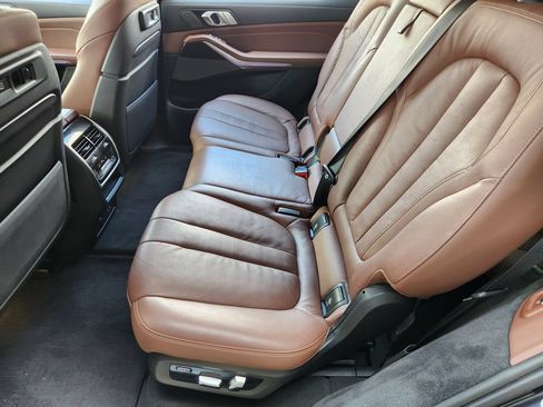 Used 2019 BMW X7 xDrive40i w/ Premium Package AWD/4WD image 32