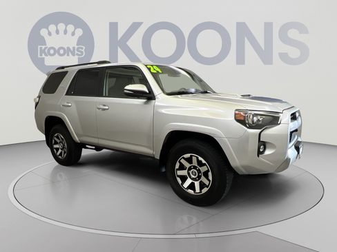Used 2024 Toyota 4Runner TRD Off-Road Premium w/ Off Road Premium Plus Package AWD/4WD image 10