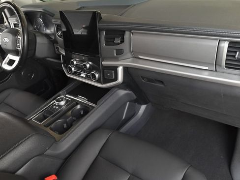 Used 2024 Ford Expedition XLT RWD image 16