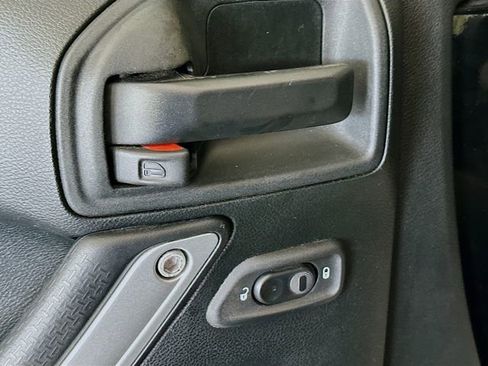 Used 2018 Jeep Wrangler Unlimited Sahara w/ Connectivity Group image 17