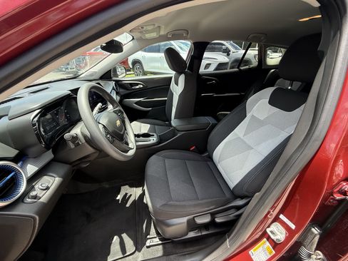Used 2025 Chevrolet Trax LS FWD image 27