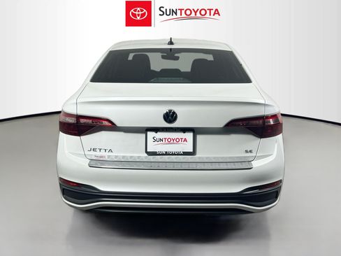 Used 2023 Volkswagen Jetta SE FWD image 5