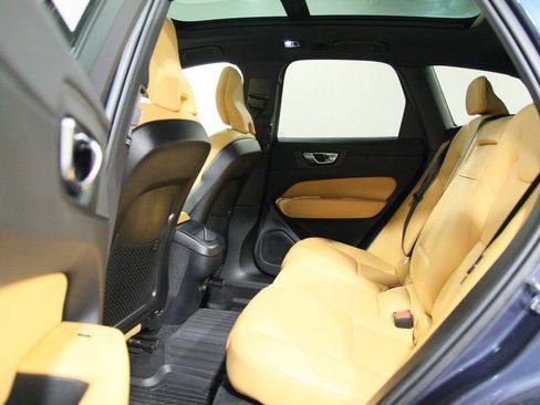 Used 2020 Volvo XC60 T5 Momentum w/ Protection Package Premier AWD/4WD image 28