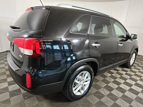 Used 2014 Kia Sorento LX FWD image 2