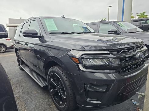 Used 2022 Ford Expedition Limited RWD image 2