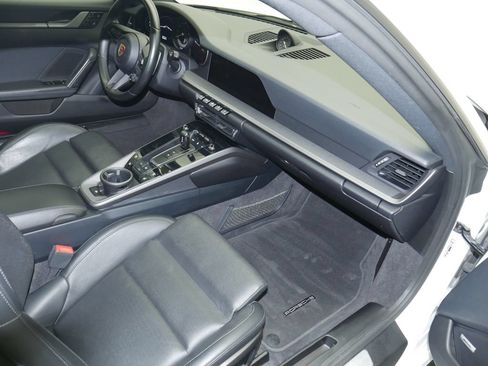 Certified 2020 Porsche 911 Carrera 4S AWD/4WD image 20