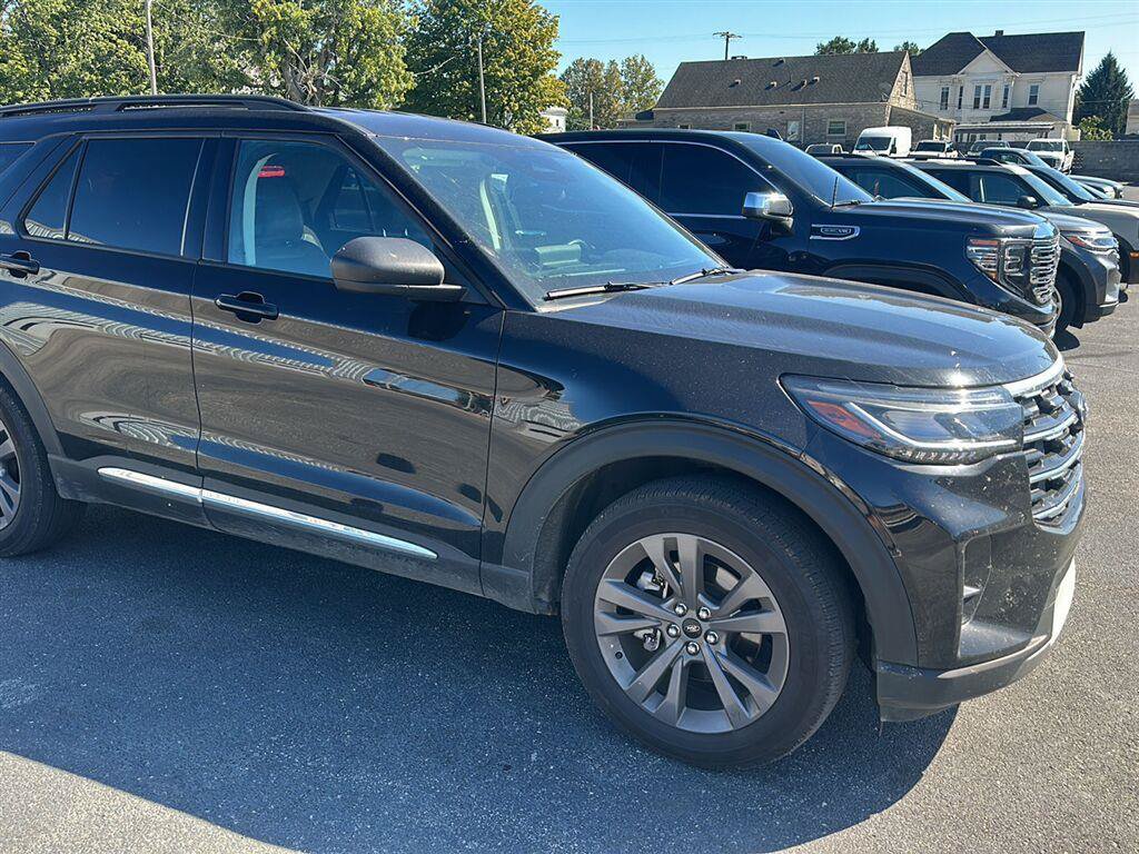 Used 2025 Ford Explorer Active w/ Active Comfort Package AWD/4WD image 3