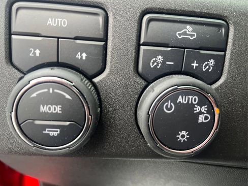 Used 2025 Chevrolet Silverado 1500 LT image 15