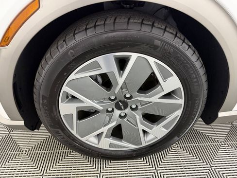 Used 2025 Genesis GV60 RWD image 12