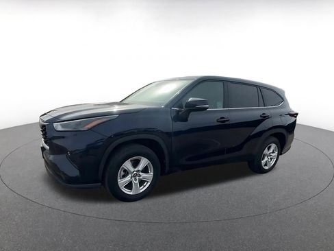 Used 2025 Toyota Highlander LE image 8