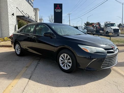 Used 2015 Toyota Camry LE image 16