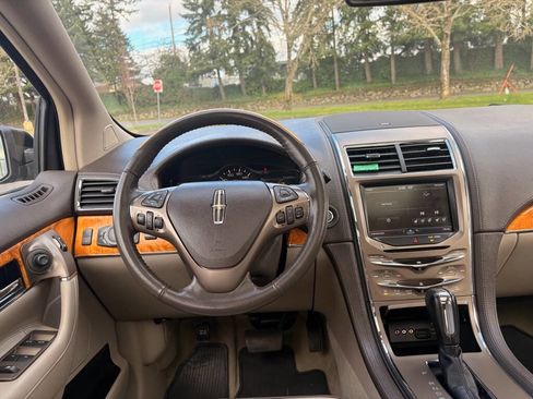 Used 2013 Lincoln MKX AWD image 12