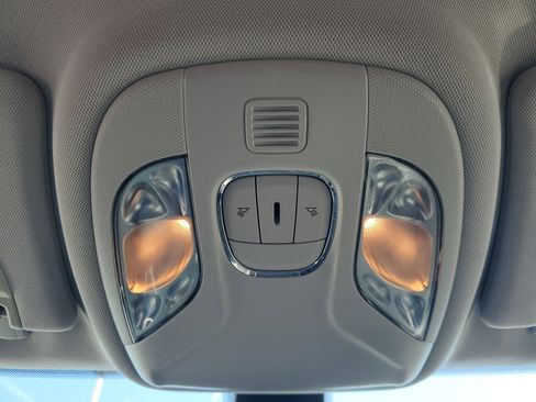 Used 2019 Jeep Compass Latitude image 28