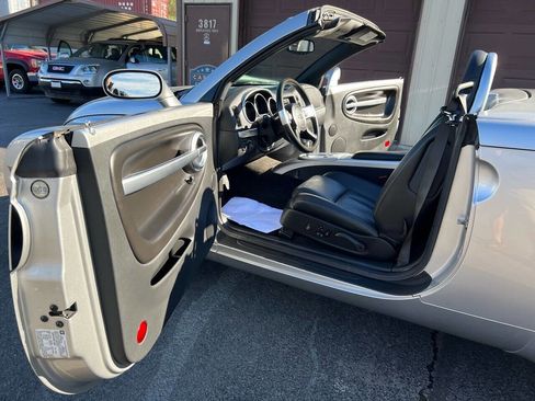 Used 2004 Chevrolet SSR w/ Preferred Equipment Group image 44