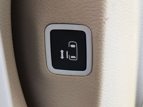 Used 2023 Chrysler Voyager LX FWD image 30