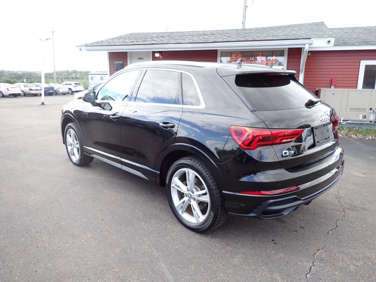 Used 2020 Audi Q3 2.0T Premium w/ Convenience Package AWD/4WD image 4