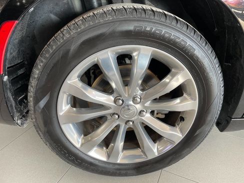 Used 2018 Chrysler 300 Touring image 12