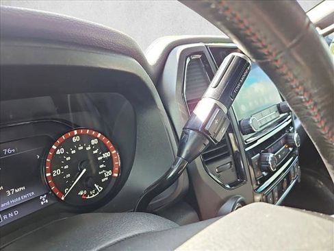 Used 2021 Nissan Titan PRO-4X w/ Pro-4x Convenience Package image 11