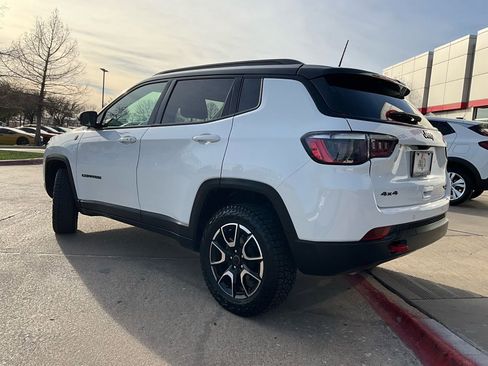 Used 2025 Jeep Compass Trailhawk AWD/4WD image 8