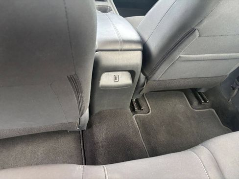 Used 2025 Nissan Sentra SV FWD image 23