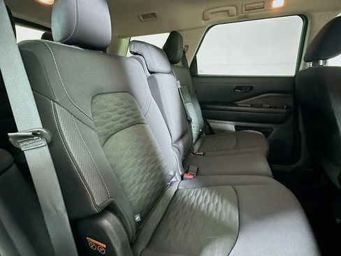 Used 2025 Nissan Pathfinder SV FWD image 26