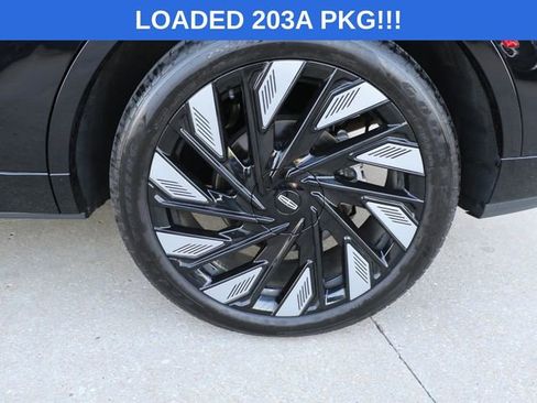 Used 2024 Lincoln Nautilus Reserve w/ Equipment Group 203A AWD/4WD image 7