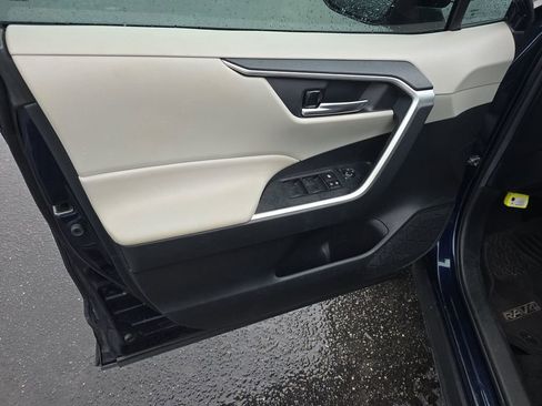 Used 2021 Toyota RAV4 XLE FWD image 9