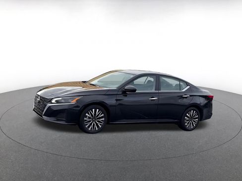 Used 2025 Nissan Altima 2.5 SV FWD image 9