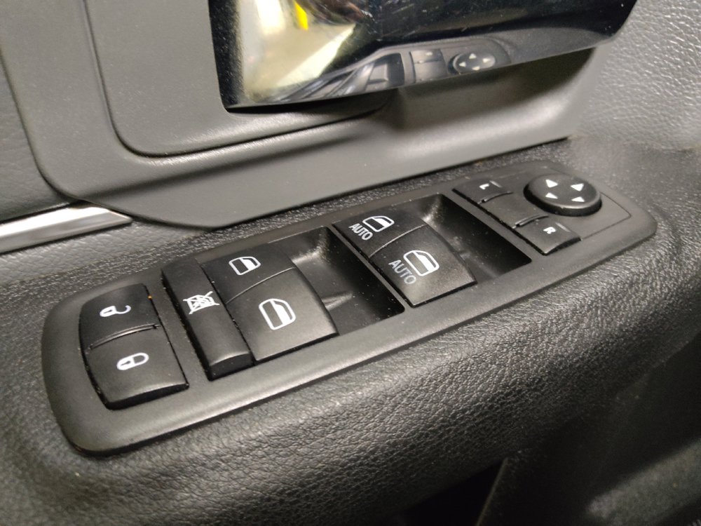 Used 2021 RAM 1500 Classic SLT RWD image 27