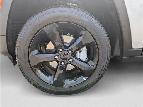 New 2025 Jeep Grand Cherokee Limited w/ Black Appearance Package image 9