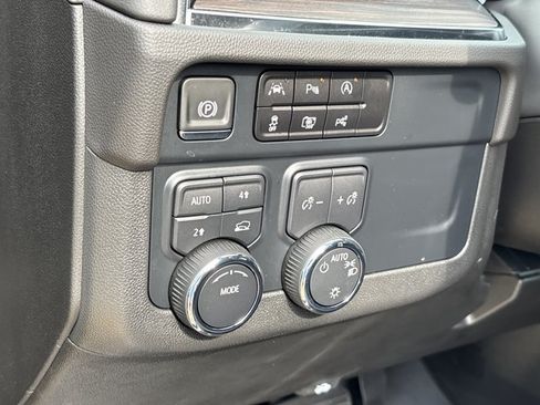 Used 2025 Chevrolet Suburban LT AWD/4WD image 25