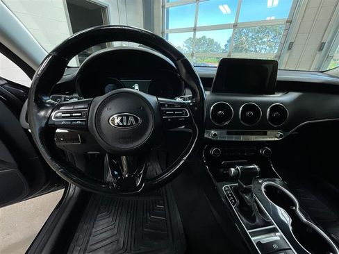 Used 2018 Kia Stinger Premium RWD image 14