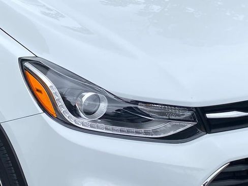 Used 2022 Chevrolet Trax LT w/ LT Convenience Package FWD image 4