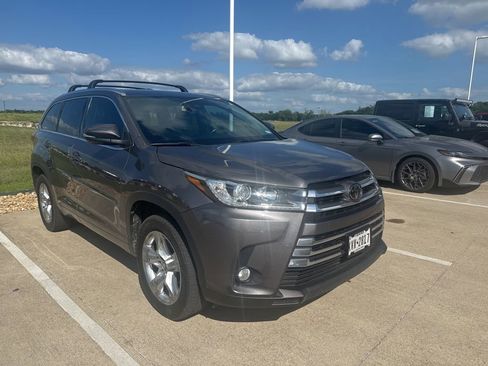 Used 2018 Toyota Highlander Limited FWD image 1