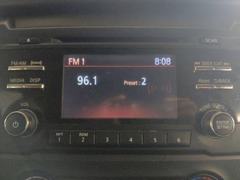 Used 2017 Nissan Titan SV image 25