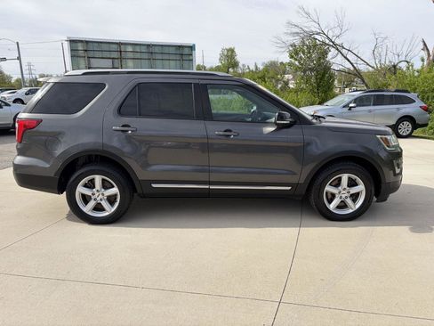 Used 2016 Ford Explorer XLT w/ Equipment Group 202A AWD/4WD image 4