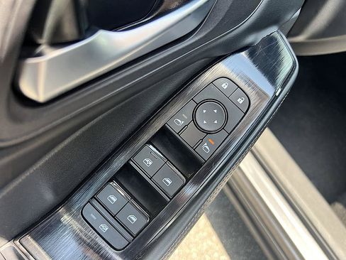 Certified 2024 Nissan Rogue SV AWD/4WD image 19