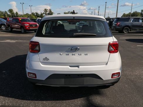 Used 2021 Hyundai Venue SE image 8