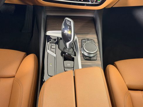 Used 2021 BMW 530i w/ Convenience Package RWD image 18
