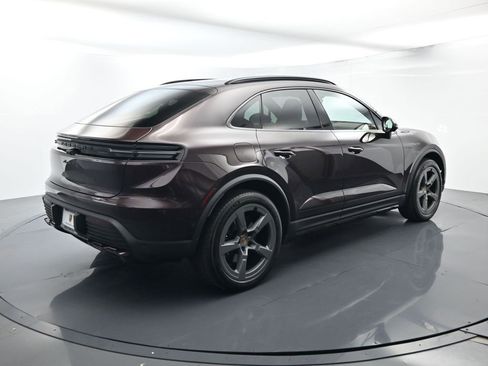 Certified 2025 Porsche Macan 4 Electric image 15