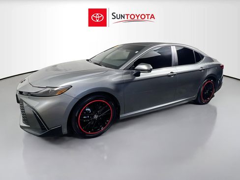 Used 2026 Toyota Camry SE FWD image 9
