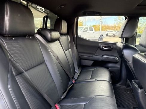 Used 2018 Toyota Tacoma TRD Sport AWD/4WD image 13